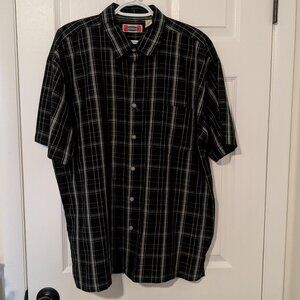 Designs short sleeve button down plaid shirt size XL